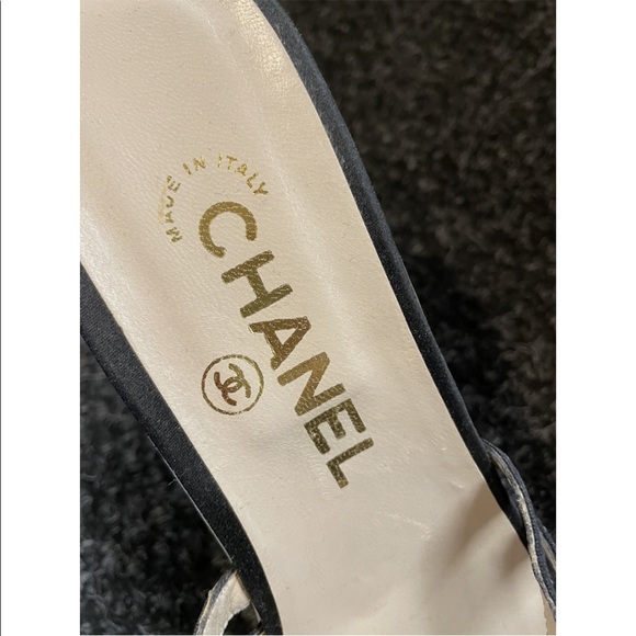 Beautiful Vintage Chanel Logo Ribbon Platform - Picture 4 of 6